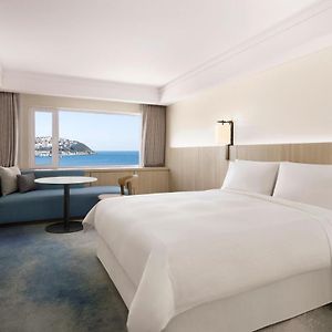 Deluxe Beach King 1 King Haeundae Beach view